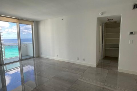 Condo in Hollywood, Florida, 1 bedroom  № 2003606 - photo 5