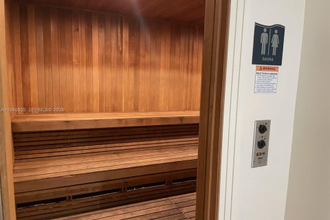 Condo in Hollywood, Florida, 1 bedroom  № 2003606 - photo 25