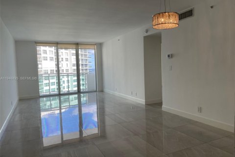 Condo in Hollywood, Florida, 1 bedroom  № 2003606 - photo 4