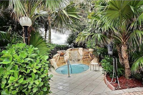 Condo in Hollywood, Florida, 1 bedroom  № 2003606 - photo 20