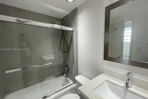 Condo in Hollywood, Florida, 1 bedroom  № 2003606 - photo 10