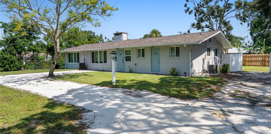 Commercial property in Sarasota, Florida 150.59 sq.m. № 1853379