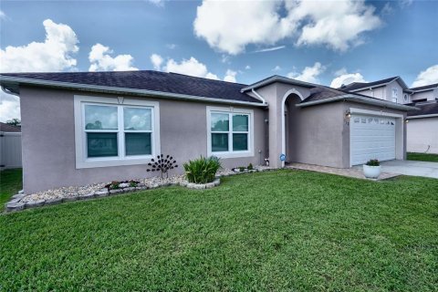 Villa ou maison à vendre à Poinciana, Floride: 3 chambres, 142.6 m2 № 2226072 - photo 2