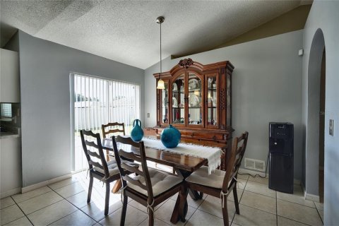 Villa ou maison à vendre à Poinciana, Floride: 3 chambres, 142.6 m2 № 2226072 - photo 8