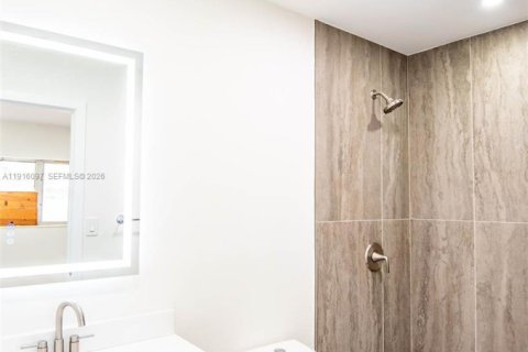 Casa en venta en Fort Lauderdale, Florida, 3 dormitorios, 176.79 m2 № 1987938 - foto 22