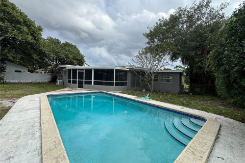 Villa ou maison à vendre à Fort Lauderdale, Floride: 3 chambres, 176.79 m2 № 1987938 - photo 1