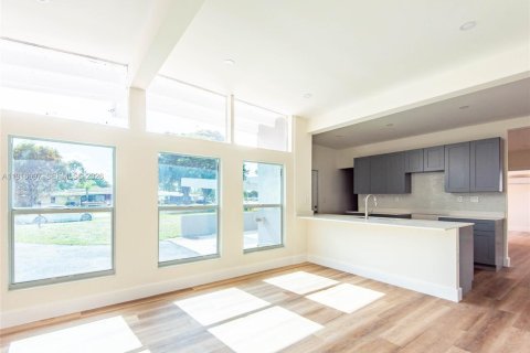 Casa en venta en Fort Lauderdale, Florida, 3 dormitorios, 176.79 m2 № 1987938 - foto 10