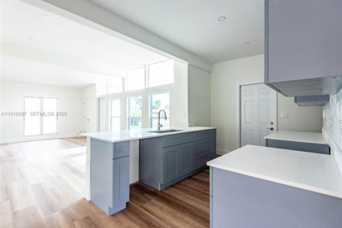 Casa en venta en Fort Lauderdale, Florida, 3 dormitorios, 176.79 m2 № 1987938 - foto 11