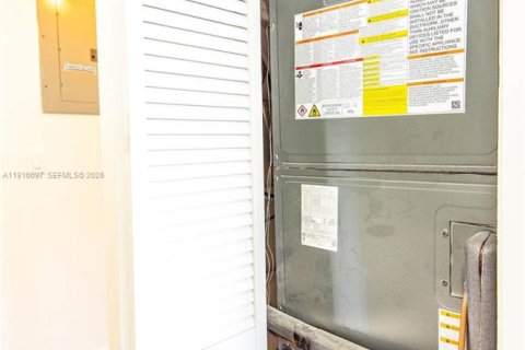 Casa en venta en Fort Lauderdale, Florida, 3 dormitorios, 176.79 m2 № 1987938 - foto 24