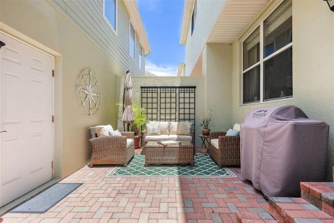 Townhouse in Saint Petersburg, Florida 4 bedrooms, 213.68 sq.m. № 1819177 - photo 26