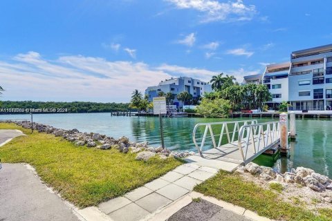 Copropriété à louer à Sunny Isles Beach, Floride: 41.62 m2 № 1862680 - photo 6