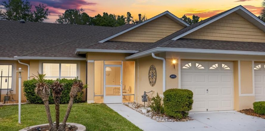 House in Leesburg, Florida 2 bedrooms, 116.5 sq.m. № 2111072