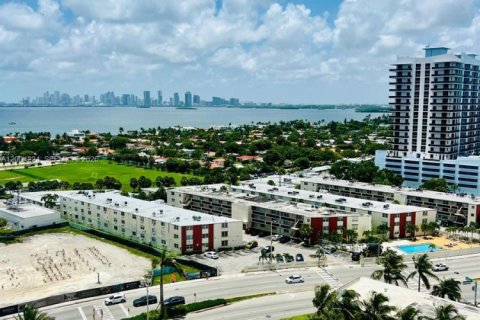 Condo in North Bay Village, Florida, 1 bedroom  № 2068563 - photo 2