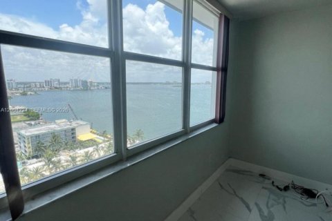 Condo in North Bay Village, Florida, 1 bedroom  № 2068563 - photo 16