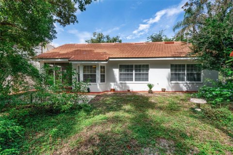 House in Winter Springs, Florida 2 bedrooms, 144.93 sq.m. № 2396532 - photo 4