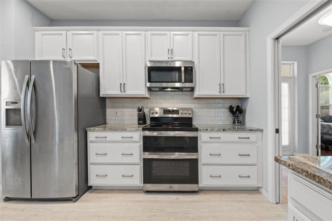 House in Winter Springs, Florida 2 bedrooms, 144.93 sq.m. № 2396532 - photo 26