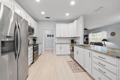 House in Winter Springs, Florida 2 bedrooms, 144.93 sq.m. № 2396532 - photo 21