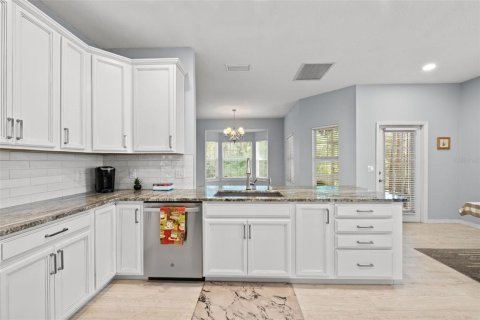 House in Winter Springs, Florida 2 bedrooms, 144.93 sq.m. № 2396532 - photo 27
