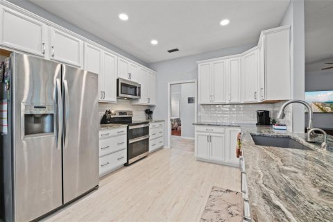 House in Winter Springs, Florida 2 bedrooms, 144.93 sq.m. № 2396532 - photo 22