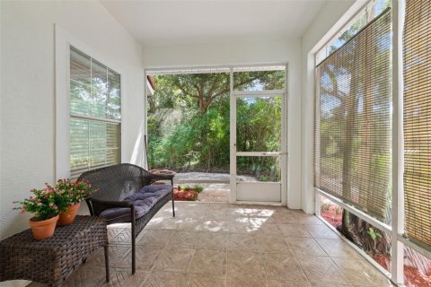 House in Winter Springs, Florida 2 bedrooms, 144.93 sq.m. № 2396532 - photo 11