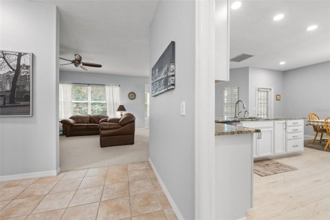 House in Winter Springs, Florida 2 bedrooms, 144.93 sq.m. № 2396532 - photo 17