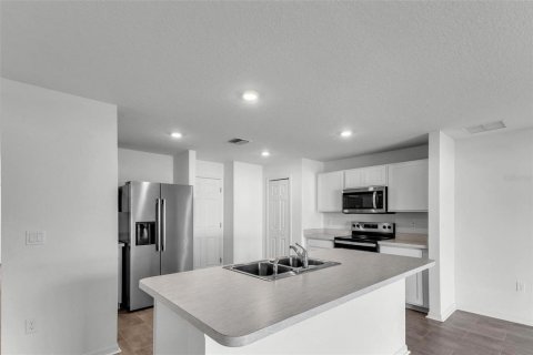 House in Palm Coast, Florida 4 bedrooms, 167.97 sq.m. № 2201212 - photo 8