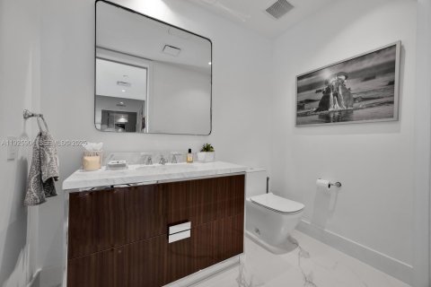 Condo in Sunny Isles Beach, Florida, 4 bedrooms  № 1998169 - photo 27