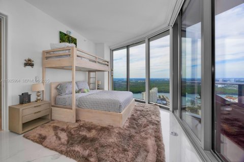 Condo in Sunny Isles Beach, Florida, 4 bedrooms  № 1998169 - photo 25