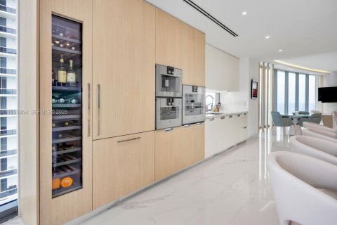 Condo in Sunny Isles Beach, Florida, 4 bedrooms  № 1998169 - photo 4