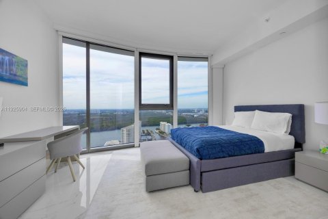 Condo in Sunny Isles Beach, Florida, 4 bedrooms  № 1998169 - photo 24