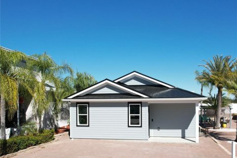 House in Davenport, Florida 2 bedrooms, 111.95 sq.m. № 2092796