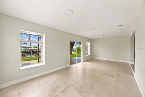 Villa ou maison à vendre à Port Charlotte, Floride: 3 chambres, 184.97 m2 № 2406401 - photo 16