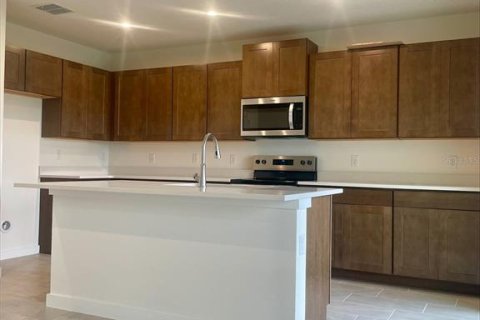 House in Lake Hamilton, Florida 3 bedrooms, 148.46 sq.m. № 1675395 - photo 2