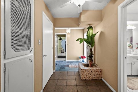 House in Saint Petersburg, Florida 3 bedrooms, 202.9 sq.m. № 1911508 - photo 27