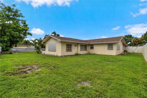 House in Saint Petersburg, Florida 3 bedrooms, 202.9 sq.m. № 1911508 - photo 9