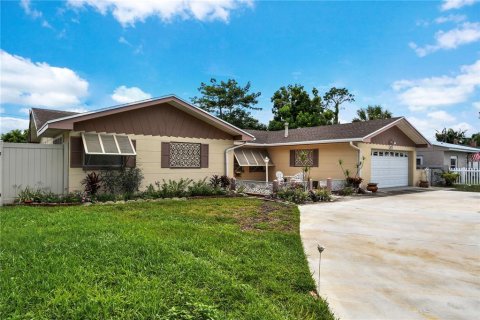 House in Saint Petersburg, Florida 3 bedrooms, 202.9 sq.m. № 1911508 - photo 6