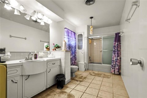 House in Saint Petersburg, Florida 3 bedrooms, 202.9 sq.m. № 1911508 - photo 14