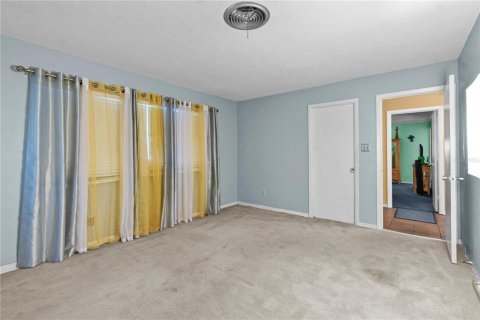 House in Saint Petersburg, Florida 3 bedrooms, 202.9 sq.m. № 1911508 - photo 18