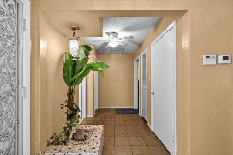 House in Saint Petersburg, Florida 3 bedrooms, 202.9 sq.m. № 1911508 - photo 13