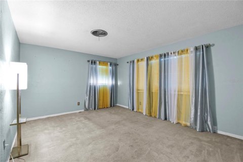 House in Saint Petersburg, Florida 3 bedrooms, 202.9 sq.m. № 1911508 - photo 17