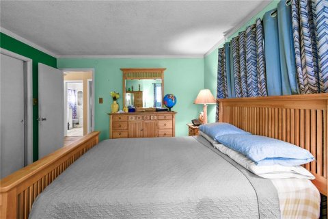House in Saint Petersburg, Florida 3 bedrooms, 202.9 sq.m. № 1911508 - photo 23