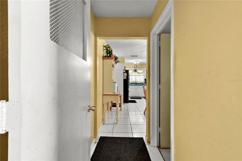 House in Saint Petersburg, Florida 3 bedrooms, 202.9 sq.m. № 1911508 - photo 29