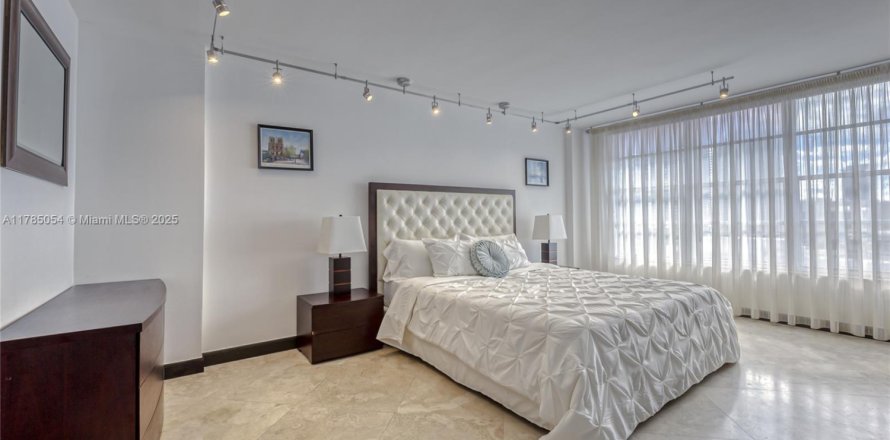Condominio en Hollywood, Florida, 2 dormitorios № 1713091