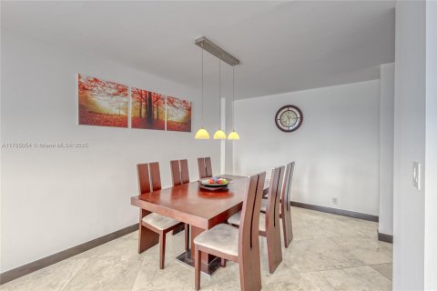 Condominio en venta en Hollywood, Florida, 2 dormitorios, 144.28 m2 № 1713091 - foto 24