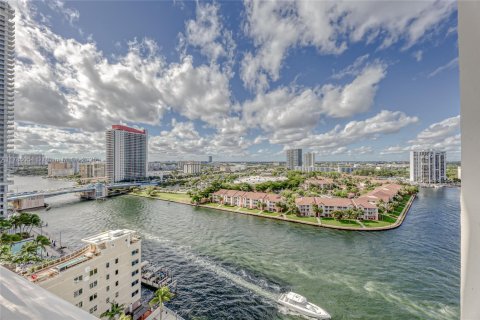 Condominio en venta en Hollywood, Florida, 2 dormitorios, 144.28 m2 № 1713091 - foto 2