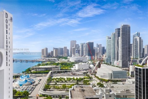 Condominio en Miami, Florida, 1 dormitorio № 2088945