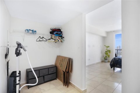 Condominio en venta en Miami, Florida, 1 dormitorio, 76.27 m2 № 2088945 - foto 29