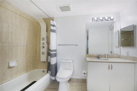 Condominio en venta en Miami, Florida, 1 dormitorio, 76.27 m2 № 2088945 - foto 23