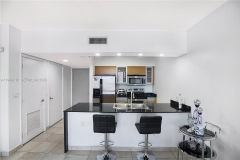 Condominio en venta en Miami, Florida, 1 dormitorio, 76.27 m2 № 2088945 - foto 17
