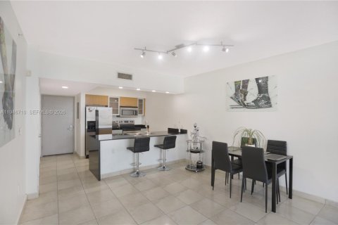 Condominio en venta en Miami, Florida, 1 dormitorio, 76.27 m2 № 2088945 - foto 16